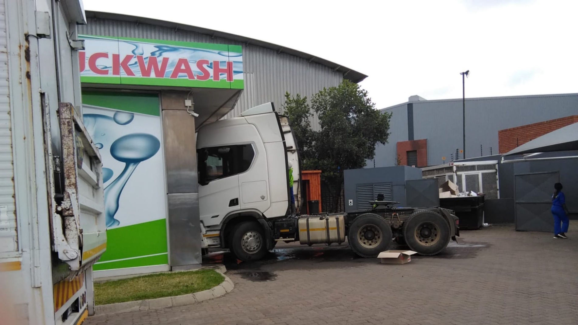 Y13 investments | Truck Wash Building Image Gallery