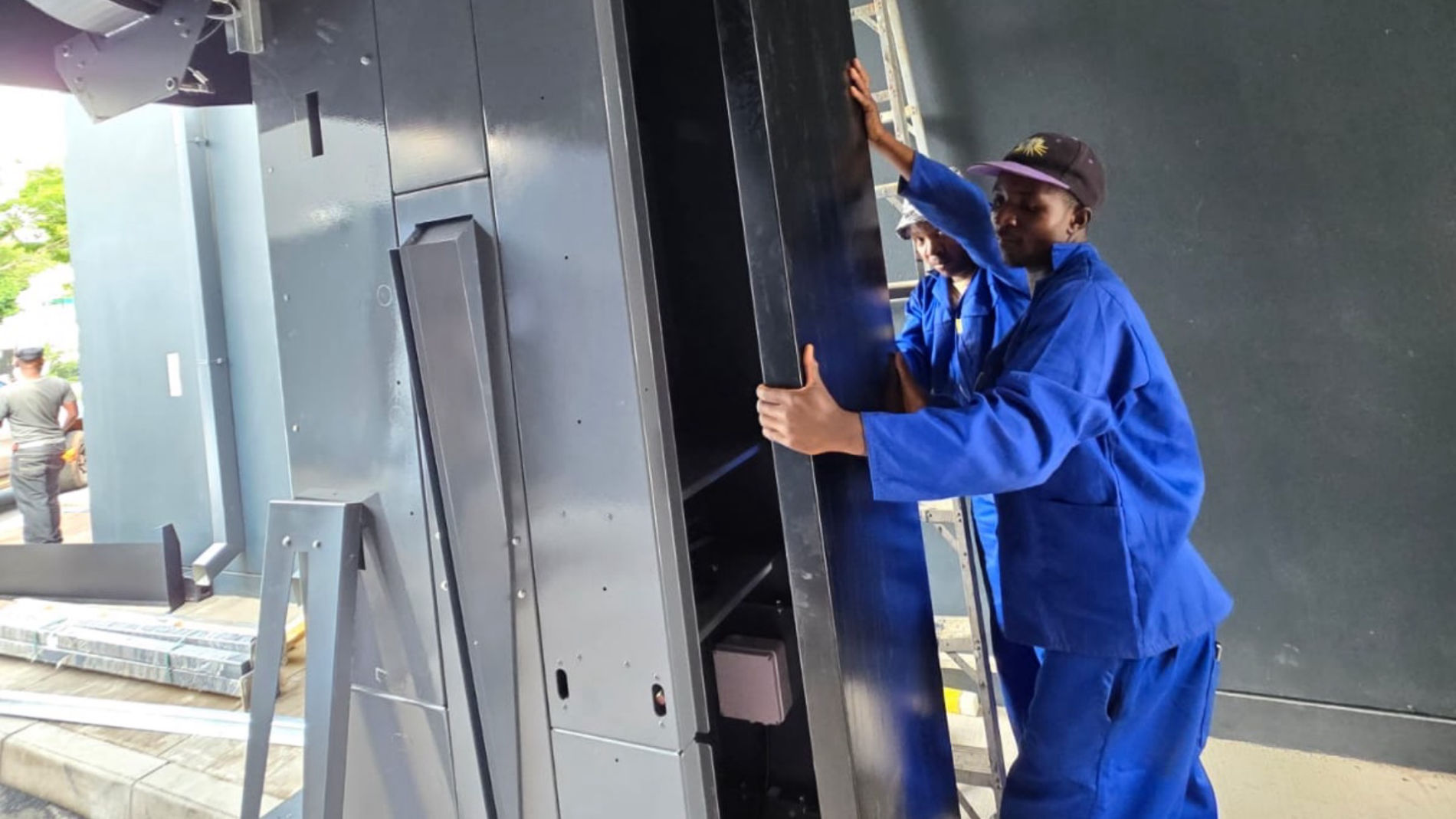 Y13 investments | Truck Wash Building Image Gallery